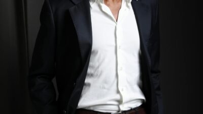 Como adaptar camisas masculinas para diferentes estilos pessoais