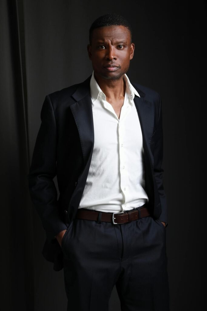 Como adaptar camisas masculinas para diferentes estilos pessoais